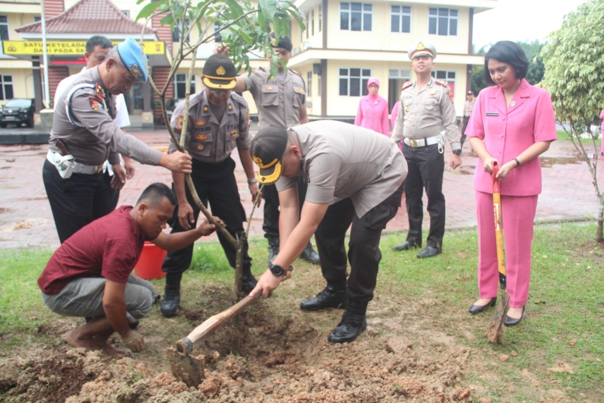Antisipasi Bencana Alam, Polres Lebak Gelar Kegiatan Penanaman Pohon