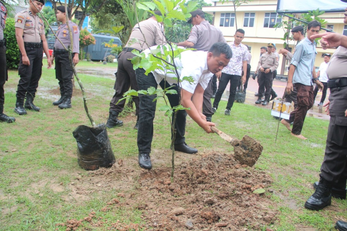 Antisipasi Bencana Alam, Polres Lebak Gelar Kegiatan Penanaman Pohon