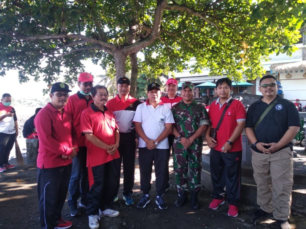 Cegah Virus Covid-19, Polres Lebak bersama Pemkab Lebak Turun Gelar Aksi Bersih-bersih di Masjid Al A'rof dan Areal sekitar Alun-alun Rangkasbitung (2)